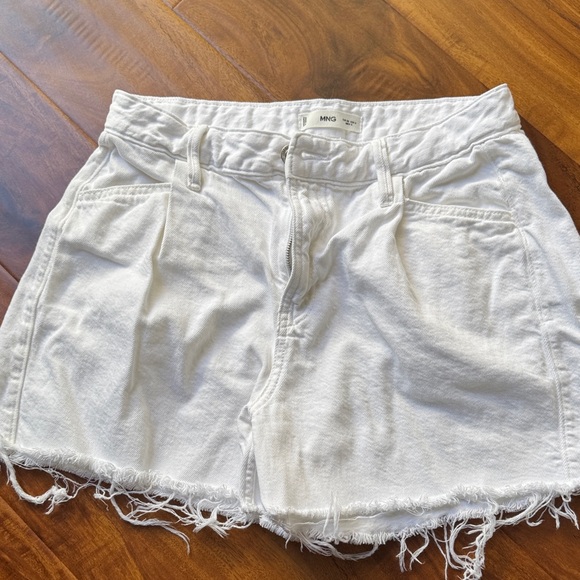 Brand new never worn Mango Frayed Hem White Jean Shorts for women’s size USA 6 - Picture 1 of 4